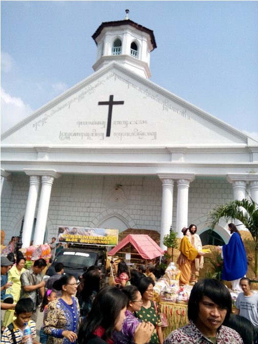 Kemeriahan Festival Unduh-unduh di Gereja Tertua Se-Jawa Timur
