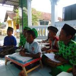 Kegiatan Belajar Santri Paket Marhalah TPQ Al-Mujahiddin Guwo Jombang