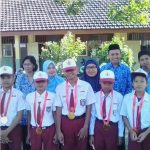 Hari Pertama Masuk Sekolah dengan Penghargaan Siswa Teladan Program Ramadhan Muatan Lokal Keagamaan di SDN Latsari Kec Mojowarno Kab Jombang