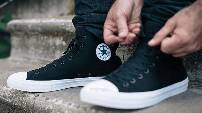 Desain sepatu Converse yang nyaman bisa dipakai di acara jalan-jalan santai.
