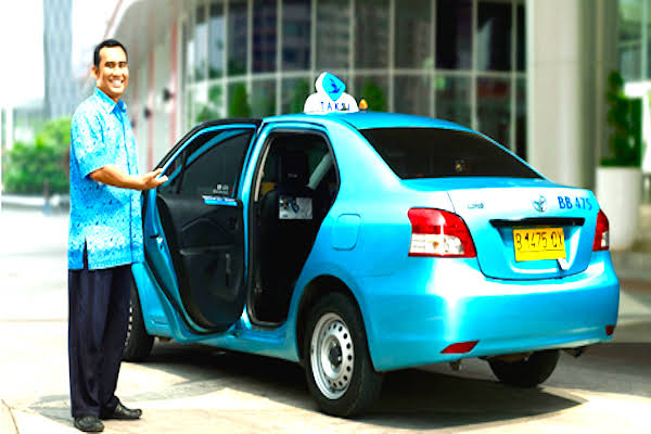 Layanan prima taxi blue bird dengan mobil oke