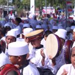 Pemukul Alat Musik Banjari di Gebyar Sholawat Murid SD
