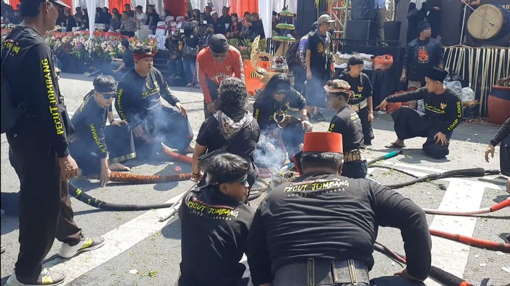 Kesenian Bantengan dari Kabupaten Pasuruan, Jawa Timur: Warisan Budaya yang Penuh Makna