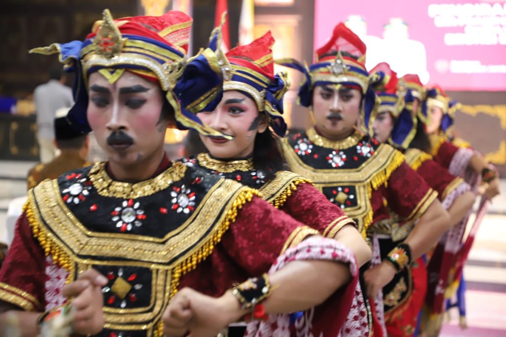 Pementasan Kesenian Daerah Tari Pesona Jombang 