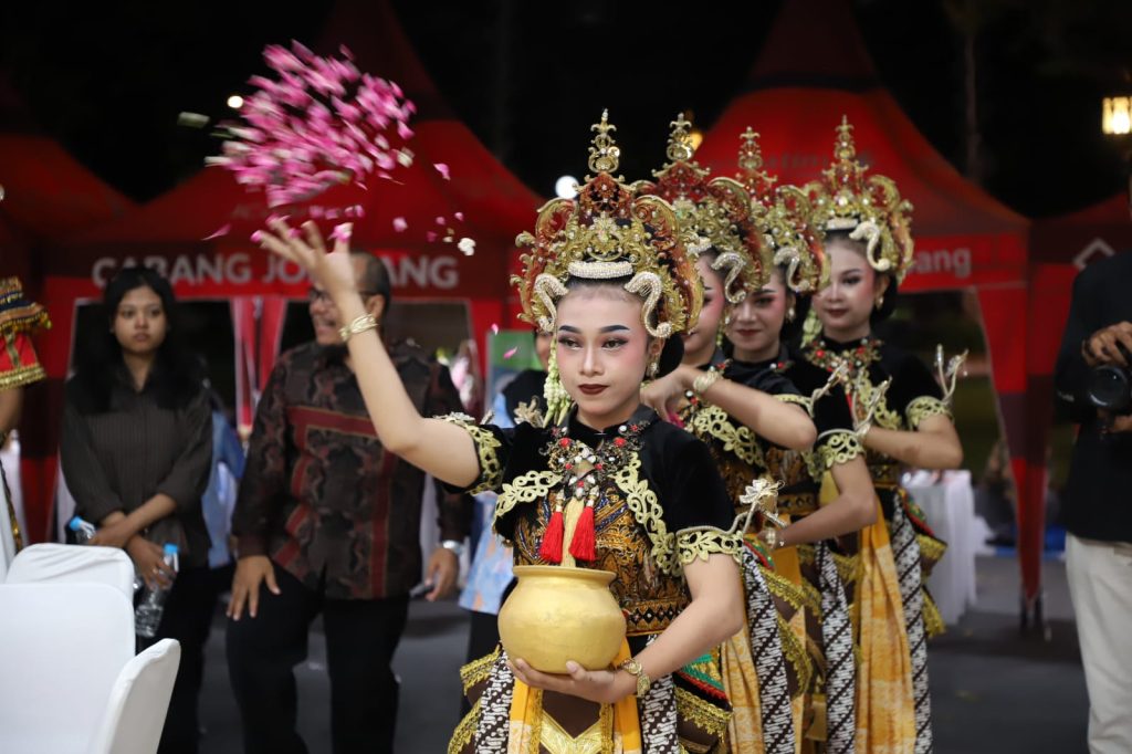 Pementasan Kesenian Daerah Tari Pesona Jombang 
