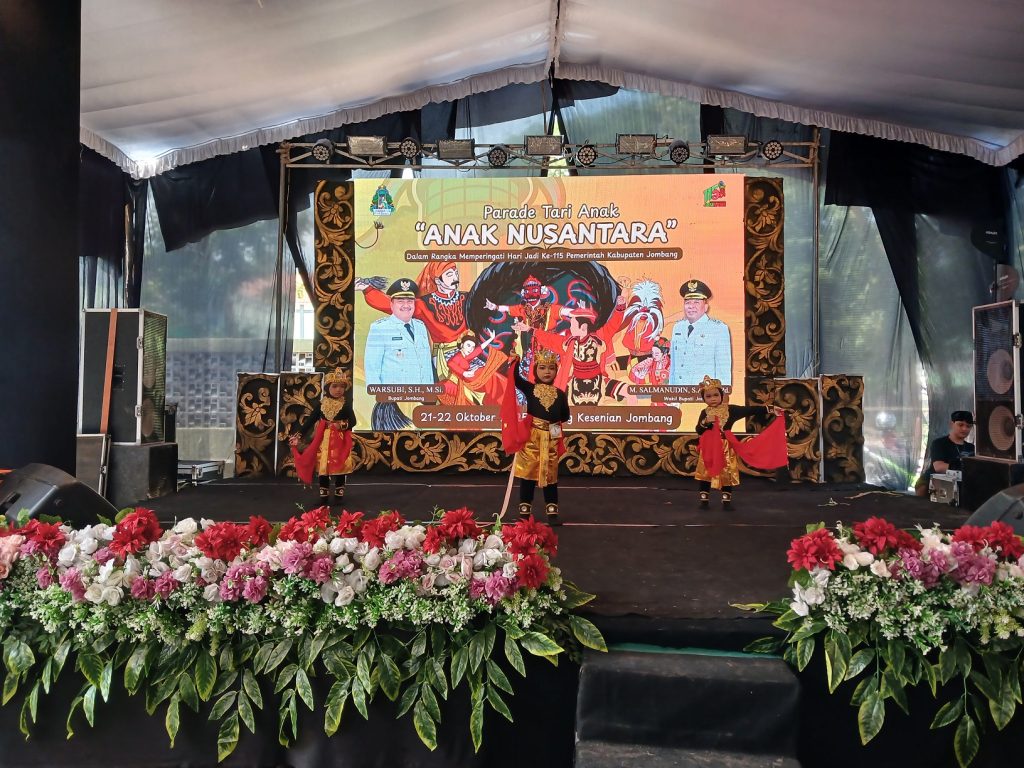 Harmoni Gerak dan Ekspresi Merayakan Masa Depan Budaya Jombang dalam Parade Tari Anak TK 2025