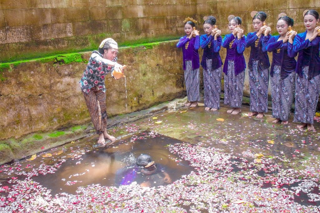 Tradisi Kungkum Sinden dan Jejak Airlangga di Situs Sendang Made Jombang