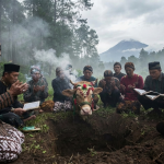 Adat Istiadat Pendem Kepala Sapi di Kabupaten Lumajang