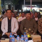Ki Dalang di Pertunjukan Kesenian Wayang Kulit di Jeruk Kuwik Bareng Jombang (2)