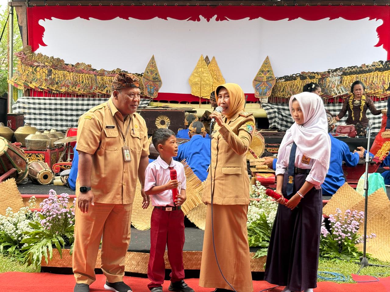 Wayang Masuk Sekolah dan Pentas Budaya: Mengenalkan Wayang Kulit sebagai Warisan Budaya Tak Benda di SD Negeri Pulorejo, Tembelang